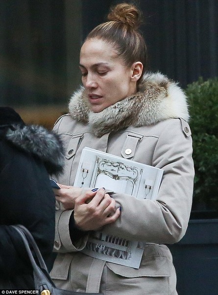 Jennifer Lopez is unrecognizable without make-up